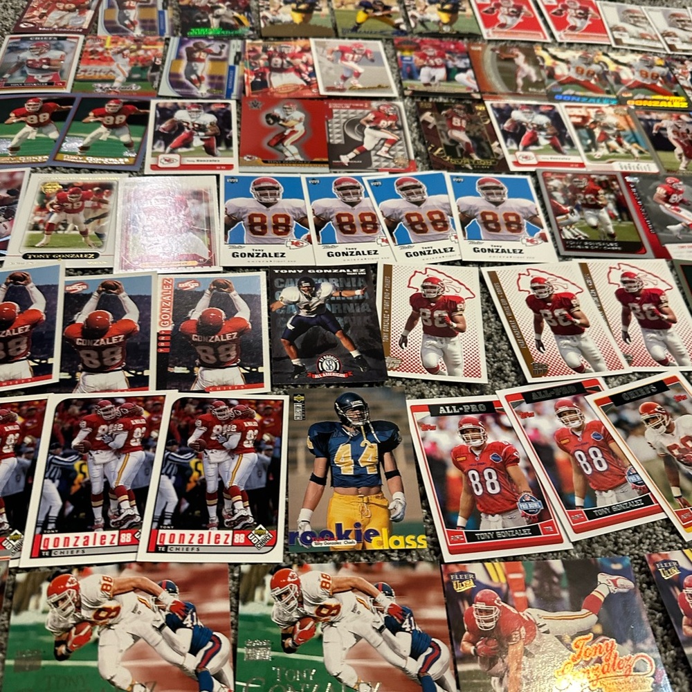 Lot of 83 Tony Gonzalez football cards Atlanta Falcons Kansas City Chiefs Rookie - Picture 9 of 10